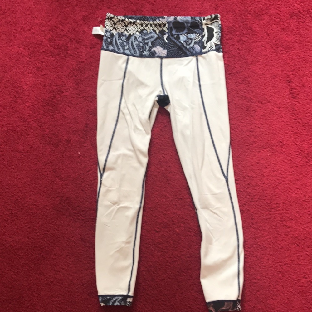 Athleta Patchwork Floral Salutation 7/8 Legging -… - image 6